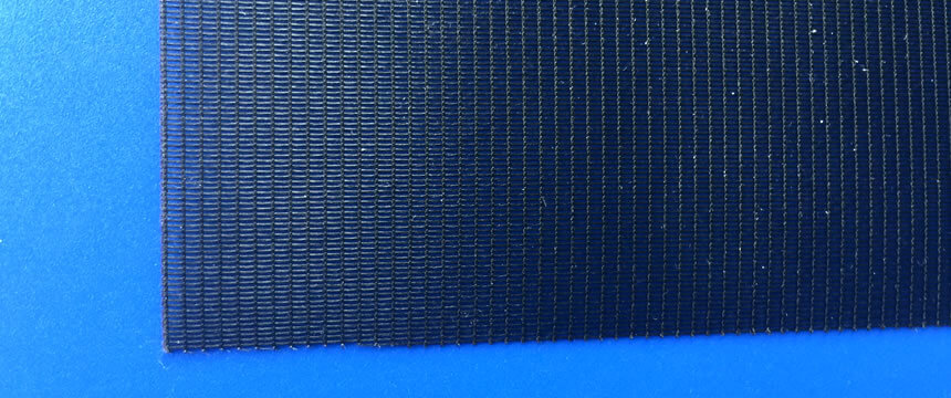 The detail about edge and mesh openings of anti-pollen screen.